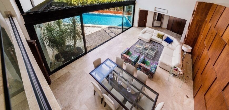Casa de entrega inmediata en el Country Club