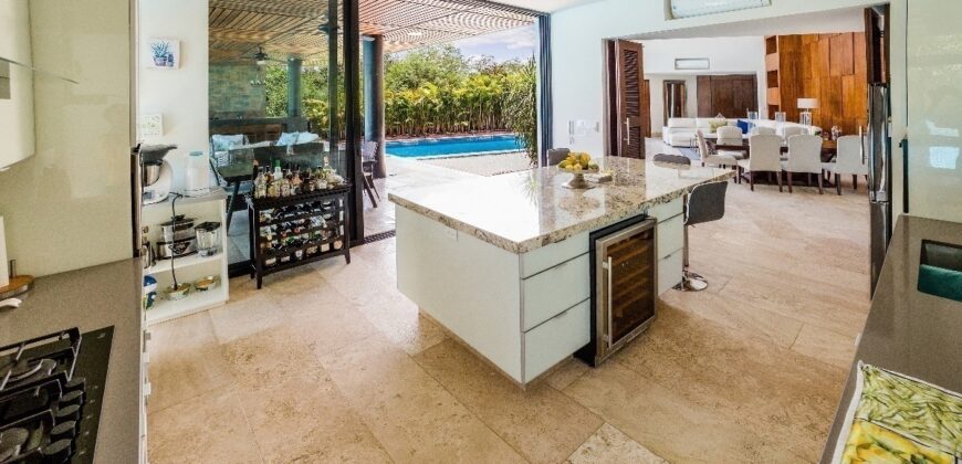 Casa de entrega inmediata en el Country Club